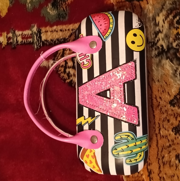 Girl's Tween Sunglasses with Case - Picture 4 of 8